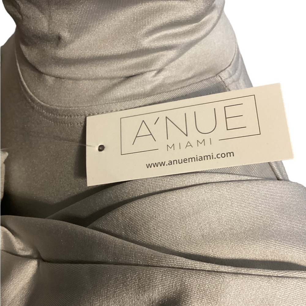 A’nue Miami classic turtleneck in platinum NWT - Picture 6 of 9